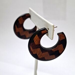Wood inlaid pierced earrings